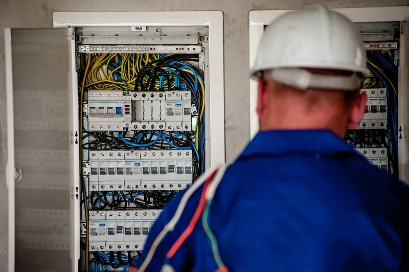 Uprawnienia elektryczne G1 - klucz do bezpieczeństwa w pracy elektryków